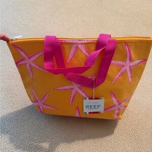 NWT Two’s Company Reef Orange Insulated Bag with Pink Starfish Print